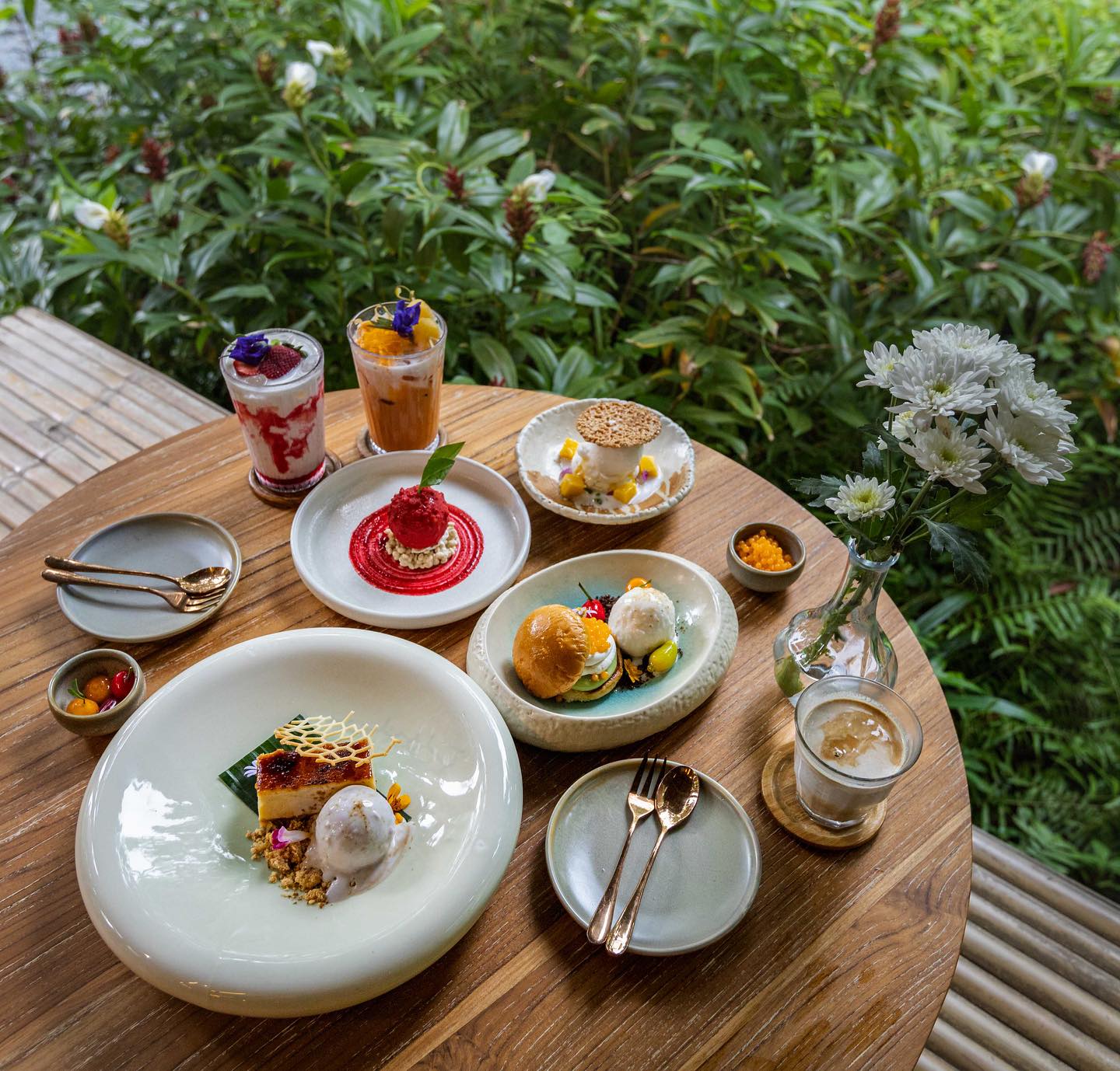 outdoor cafes bangkok