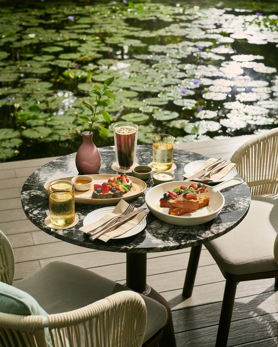 outdoor cafes bangkok