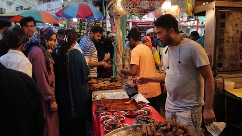 Enjoy The Most Delicious Bites At The 8 Best Khau Gallis In Mumbai, India