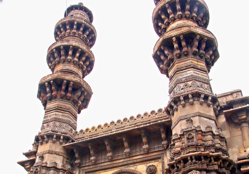 Shaking Minarets