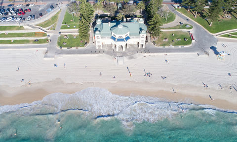 Enjoy Summer Vibes at These Perth Restaurants With Water Views