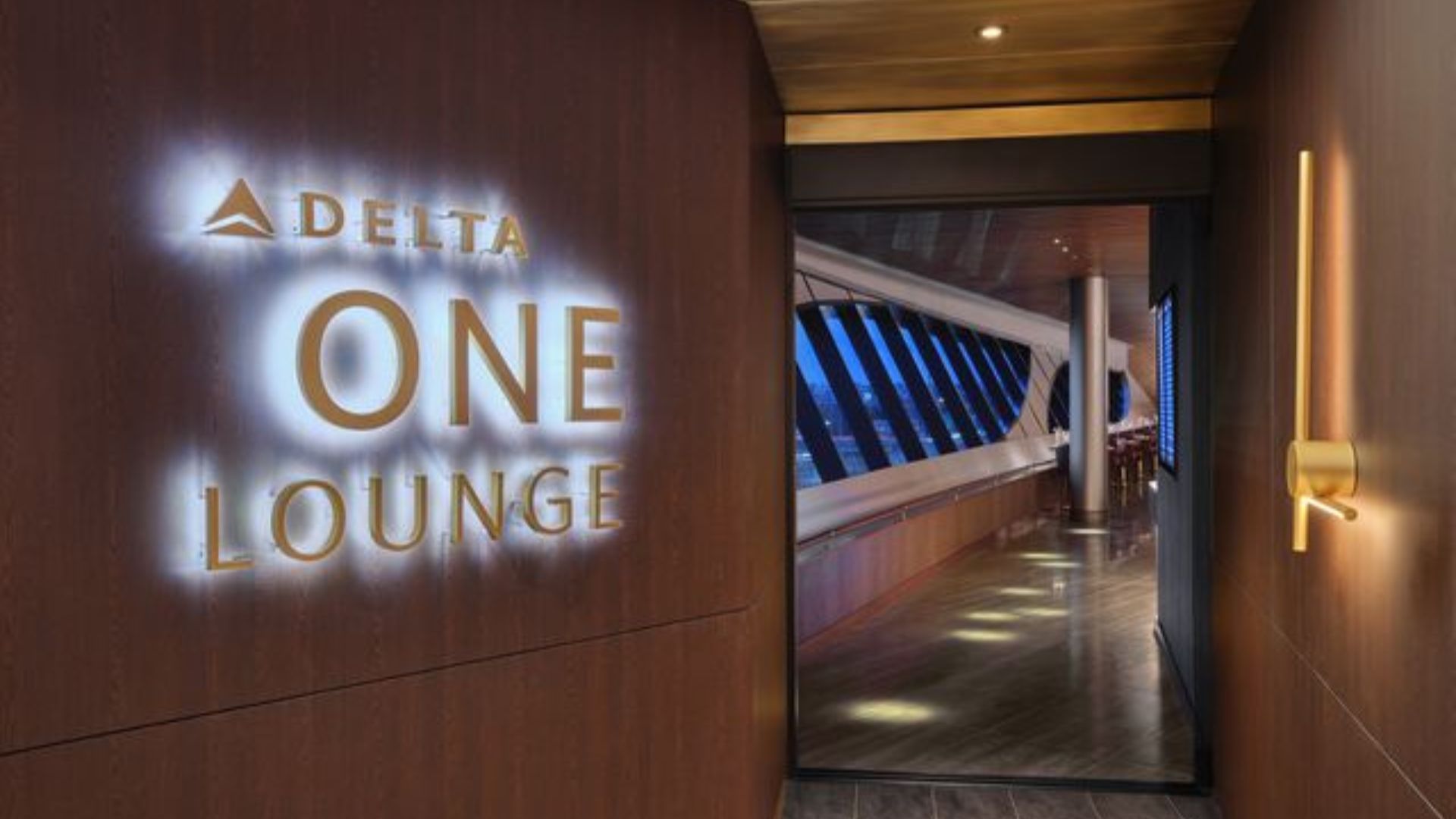 Business class lounge access