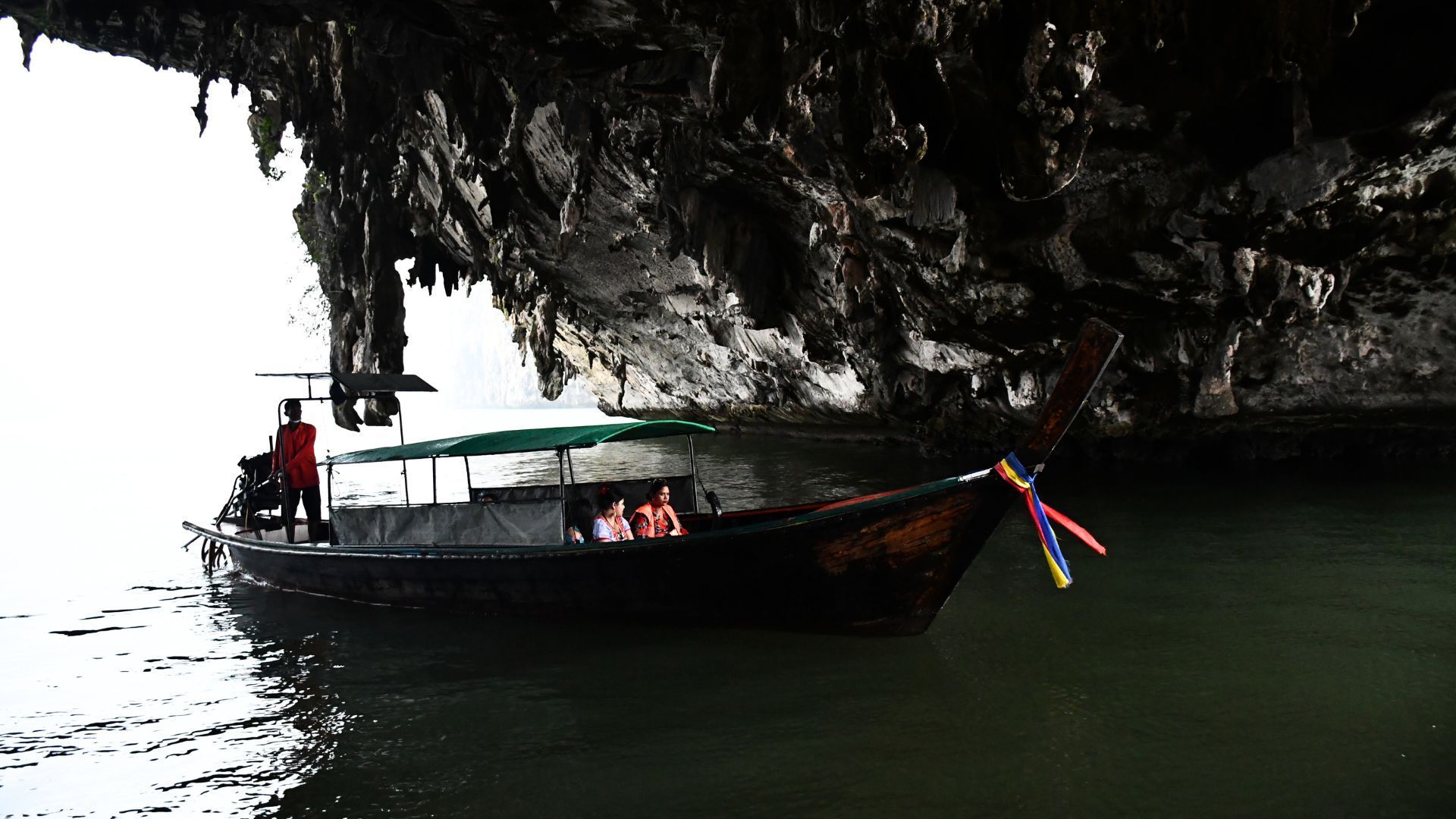 longtail and speedboats