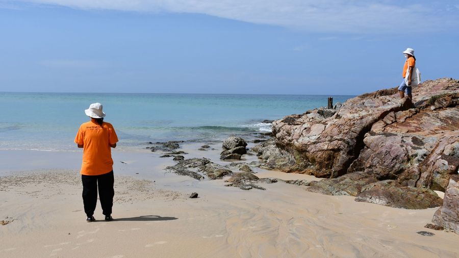 Boat operators waiting near Panak Island