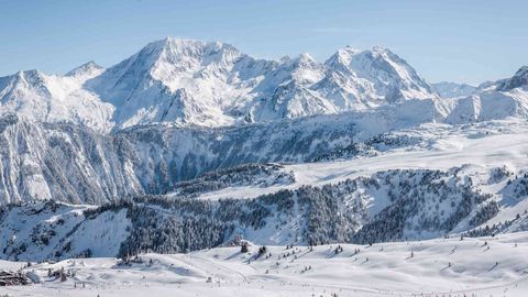 This Chic Ski Destination In The French Alps Is An Après-Ski Paradise