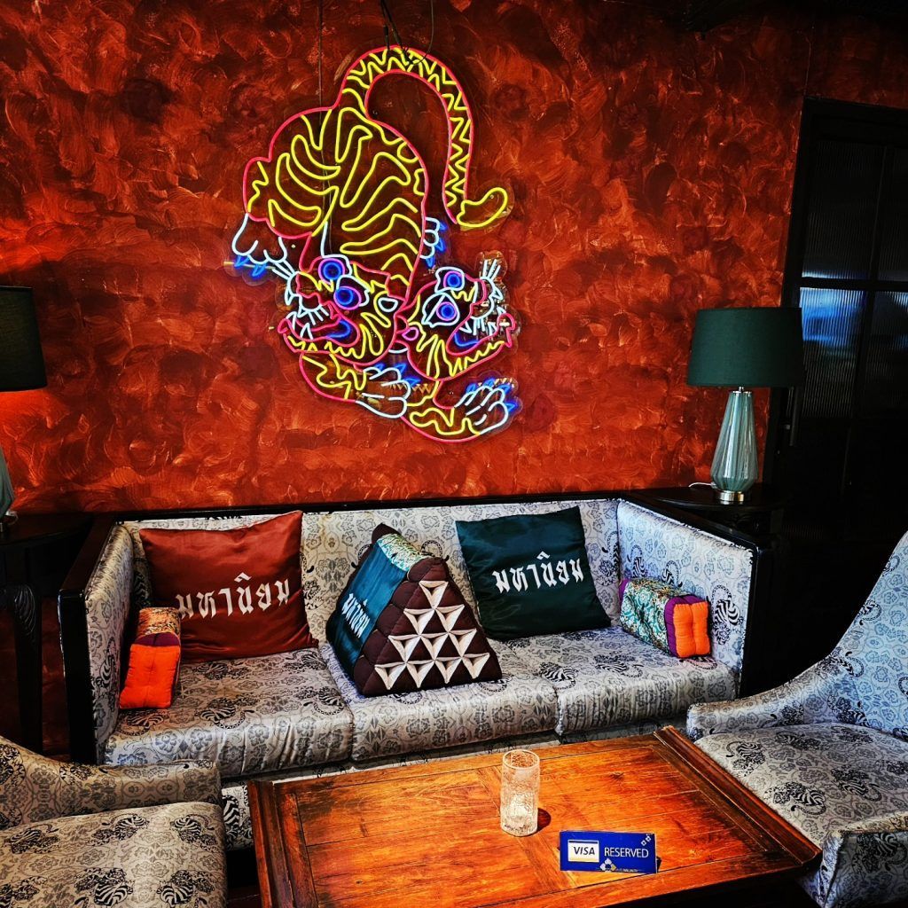 Best Bars in Thailand: Mahaniyom