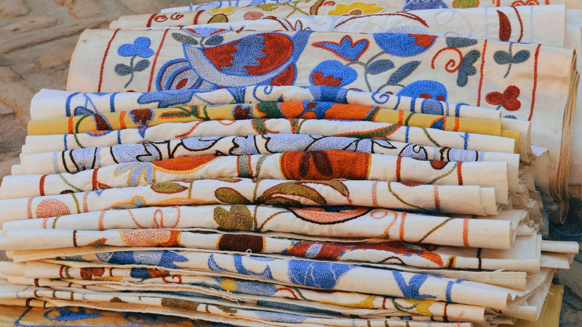 Šareni vezeni tekstil u Khivi