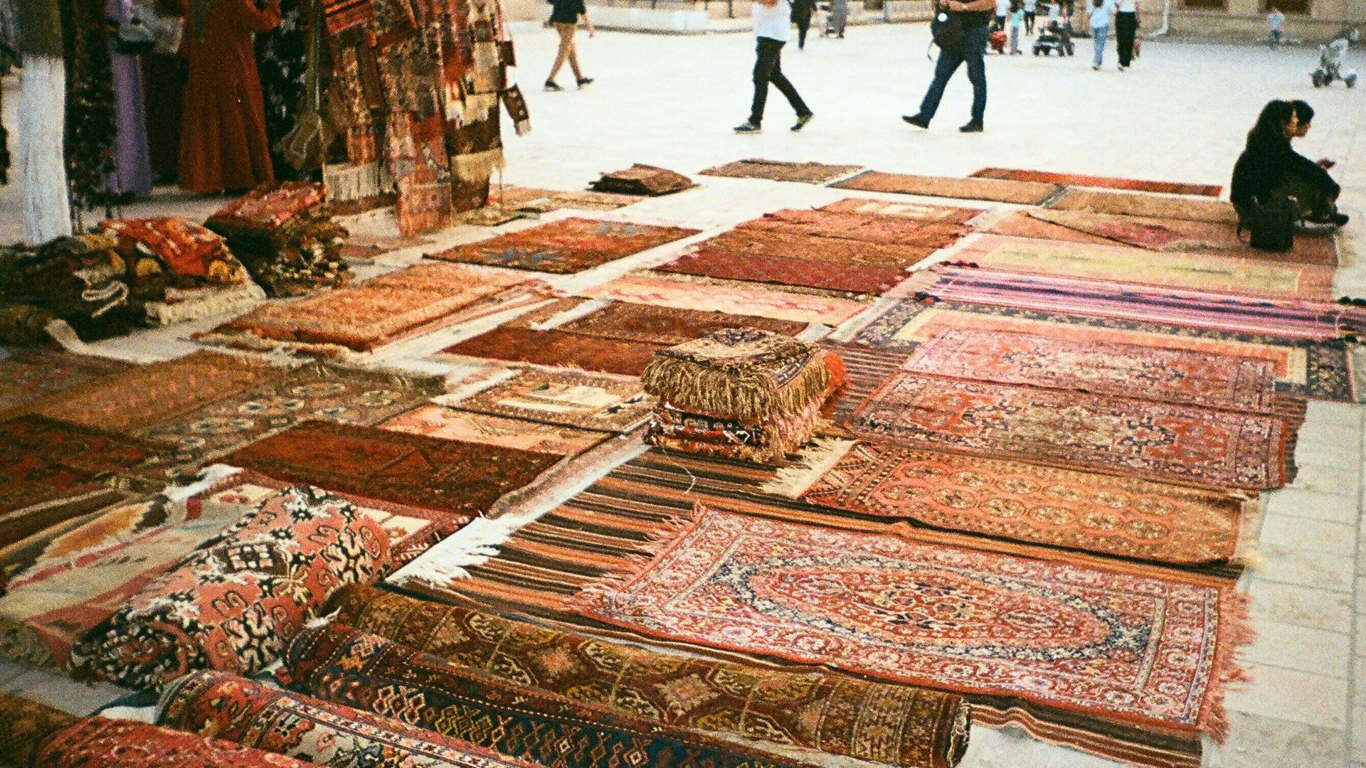 Stari grad Buhare, tržnica tepiha