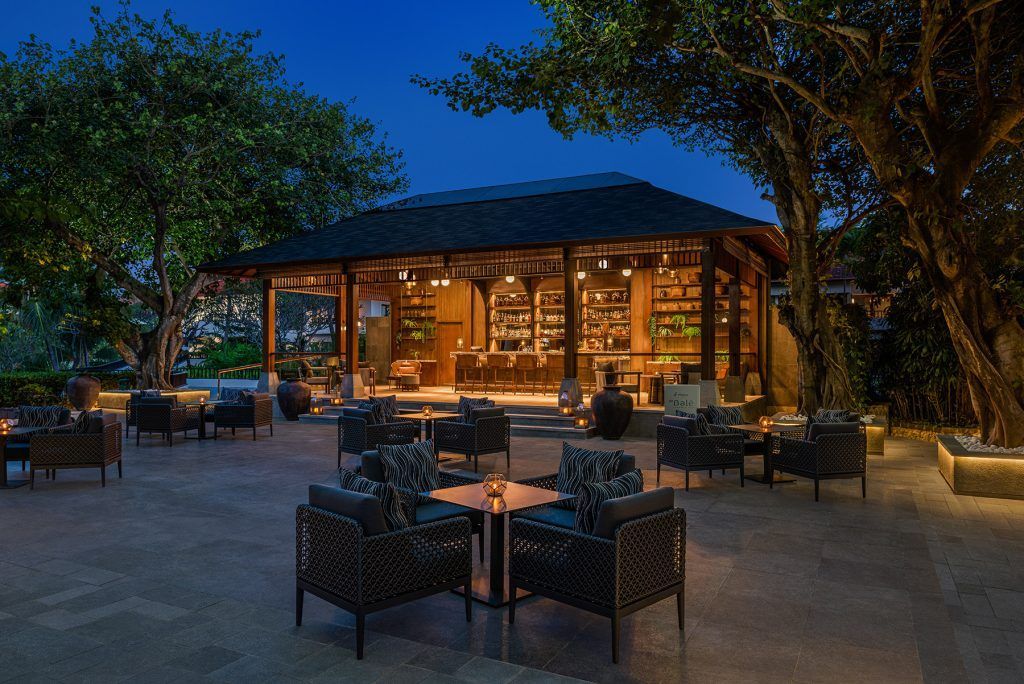 De Bale Lounge & Bar Exterior at Twilight