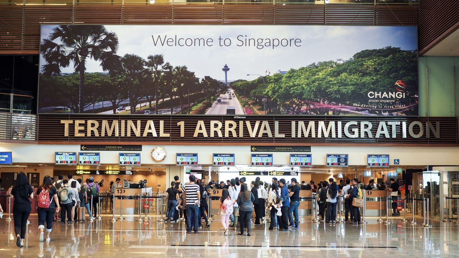 Статуя мерлиона в сингапуре. Singapore arrivals. Singapore arrivals. Сингапур singapore. Сингапур 2021.