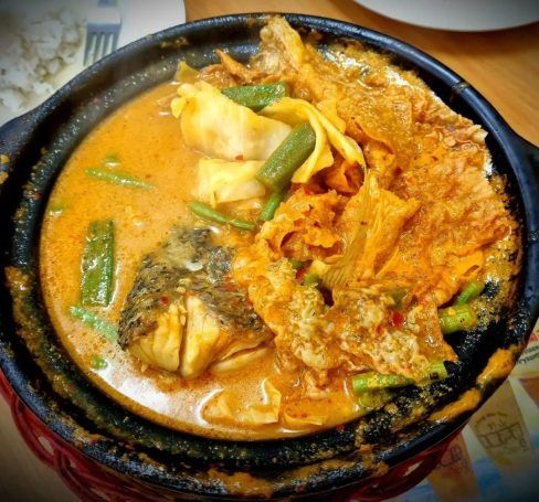 Kam Long Ah Zai Curry Fish Head