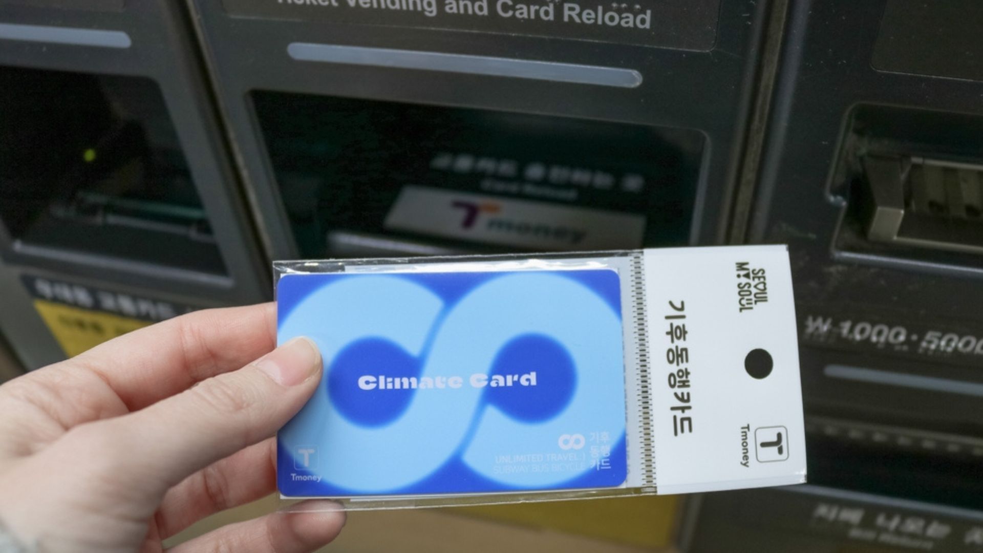 Climate Card Machine Seoul's New Short-Term Transit Pass Unlocks Unlimited Travel For Tourists