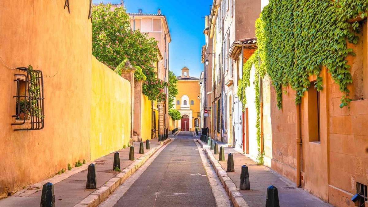 Girls in Aix-en-Provence