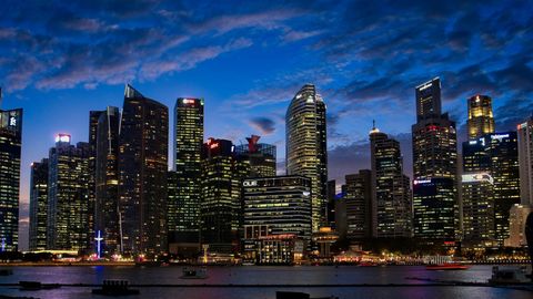 Singapore's Modern Marvels Vs UAE's Desert Dreams: What's Your Pick?
