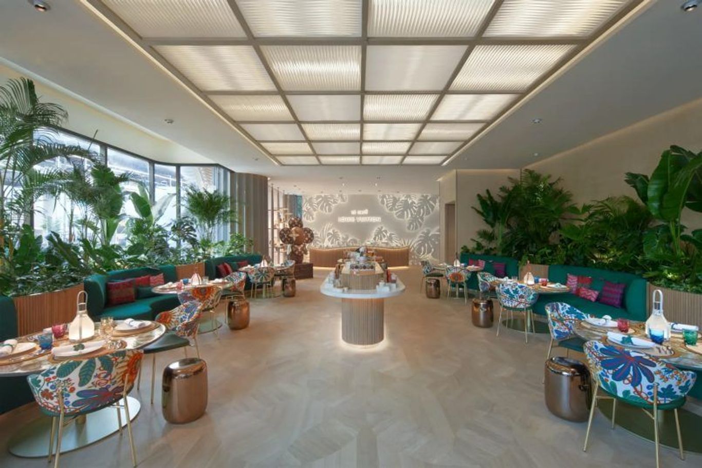 LV The Place Bangkok – Le Cafe Louis Vuitton