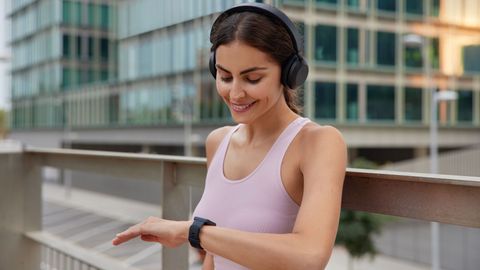 Bepergian Segera? Gadget Kesehatan Ini Layak Ditempatkan di Tas Anda