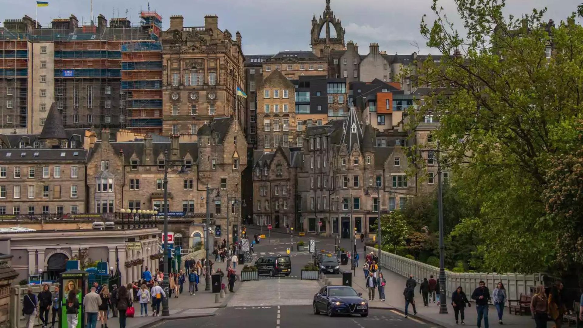 https://images.travelandleisureasia.com/wp-content/uploads/sites/7/2023/11/30164644/edinburgh-1.jpeg