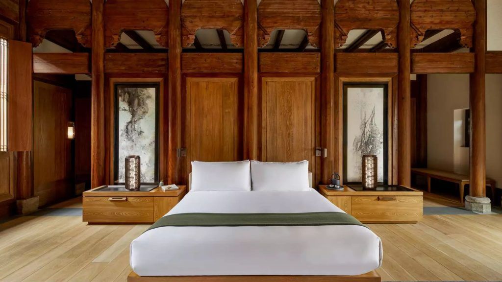 位于中国上海的Amanyangyun的别墅的国王尺寸卧室|图片来源：偏远土地